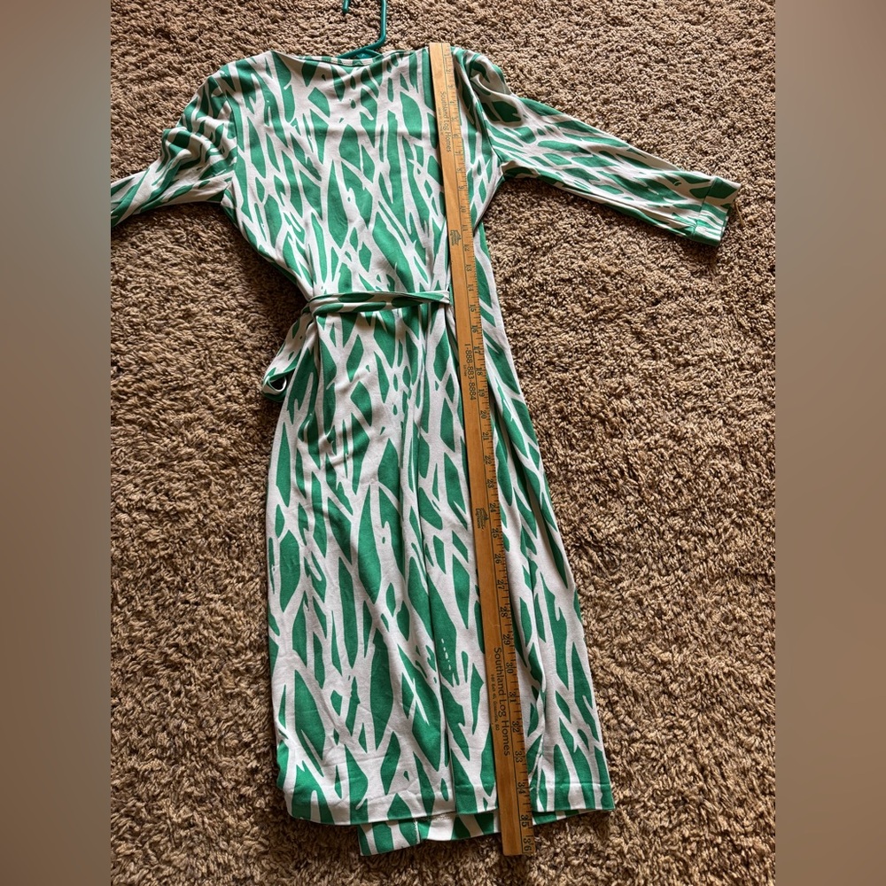 Diane von Furstenberg Silk Wrap Dress — Size 0 - Picture 9 of 9